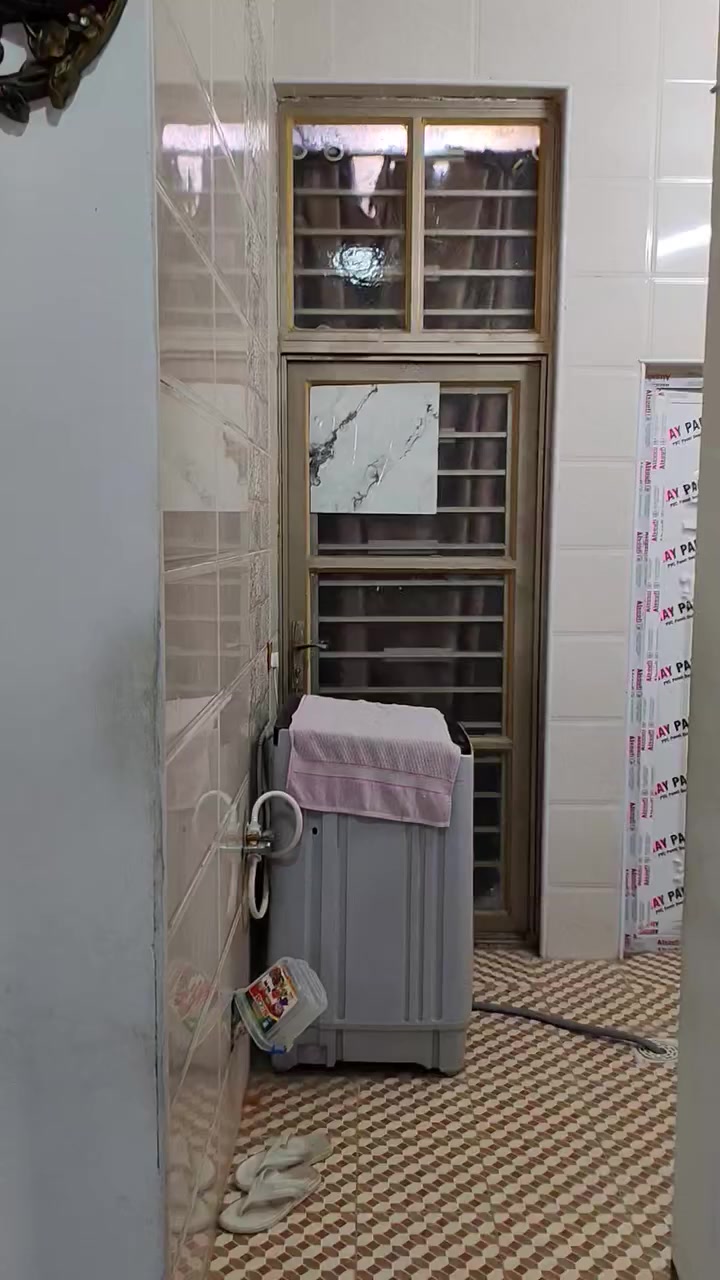 #دارللبيع_حي١٨_العسكري_الجديد
مساحه الدار ١٧٠متر واقع حال ١٥٠متر طابقين في السند الواجه ٨ونص ونزال ٢٠متر بناء طابوق درجه اولى شارع ١٥٠متر بناء حديث يحتوي البيت على ثلاث غرف نوم واستقبال واصاله ومطبخ وصحيات وكراج كبير  للاستفسار عن السعر الاتصال على الرقم *********** *********** او خاص@
