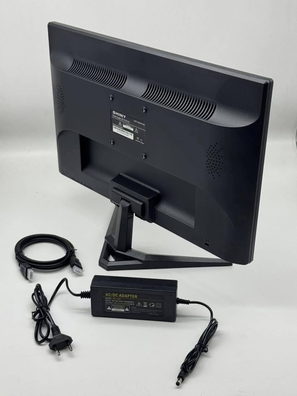 المواصفات :
✅شاشة جديدة حجم 22 انج عريضة wide  
✅VGA & HDMI &AUX
✅محولة خارجية ١٢ فولت و ٢.٥ امبير 
✅ 4Kتعرض فديو بدقة 
✅مزودة بسماعات عالية و واضحة الصوت 
✅HDMI مزودة  بكيبل

للتواصل  واتساب 
***********
