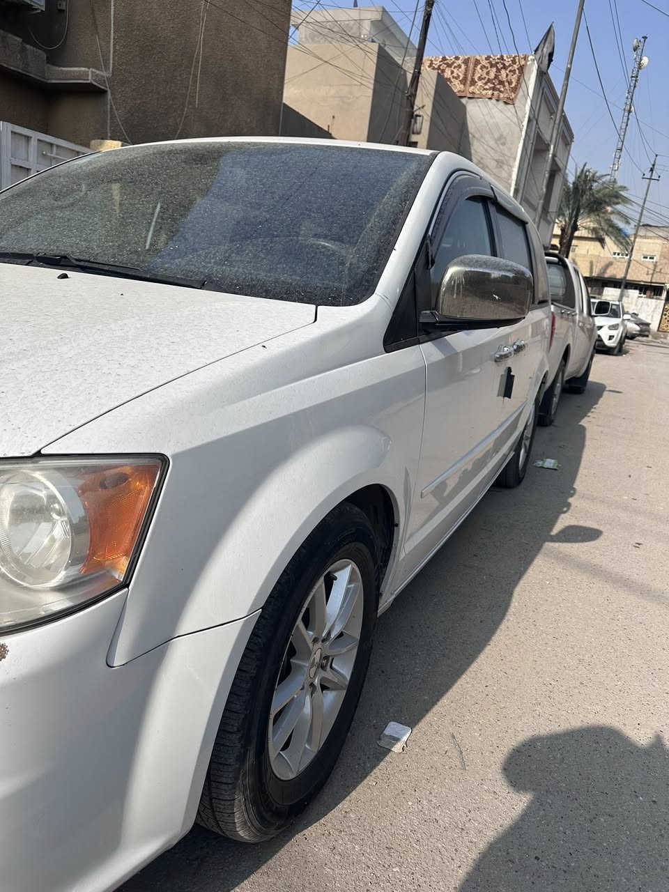 السلام عليكم دوج كرفان ٢٠١٦ للبيع السعر 18000$سيارة بدون صبغ  صار بيه طخة بخشم الجاملغ الأيسر البنيد وبدلتهن بقطع ابلادية نفس اللون مكينه كير مكفولات بيه منظومة غاز شاديله سيارة مابيه اي نقص خير من الله ثلاث قطع تبريد شاشه أندر ويد الاتصال ***********
