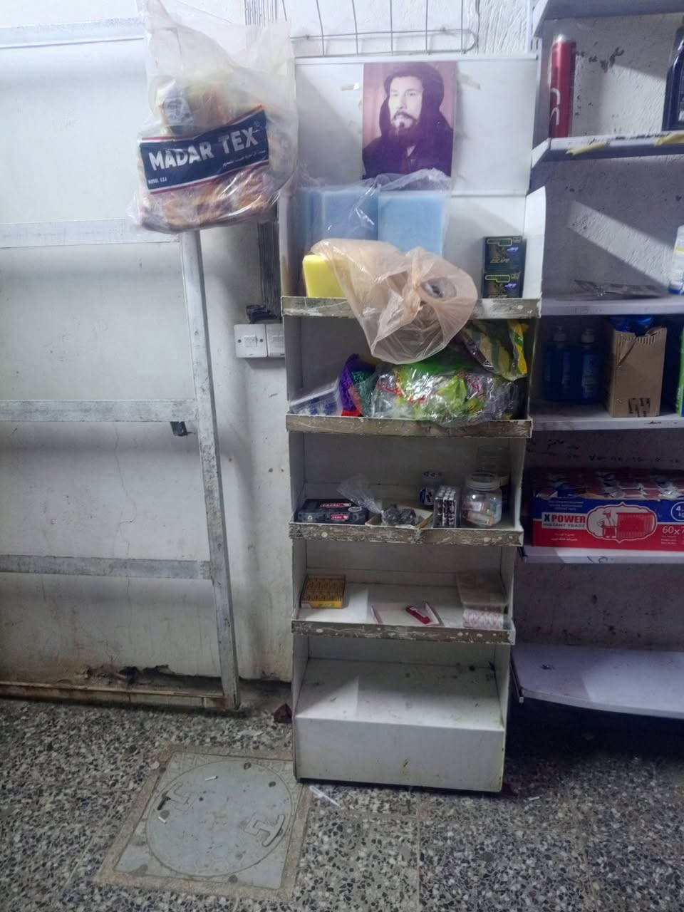 عارضات عدد 5 شغالات ونضيفات
سلات جبس عدد 2نضيفات 
سفينة وسطية عدد 2 وحدة متر ووحدة متر وعشرين مكان مدينة الصدر حي الكوفة 
***********
