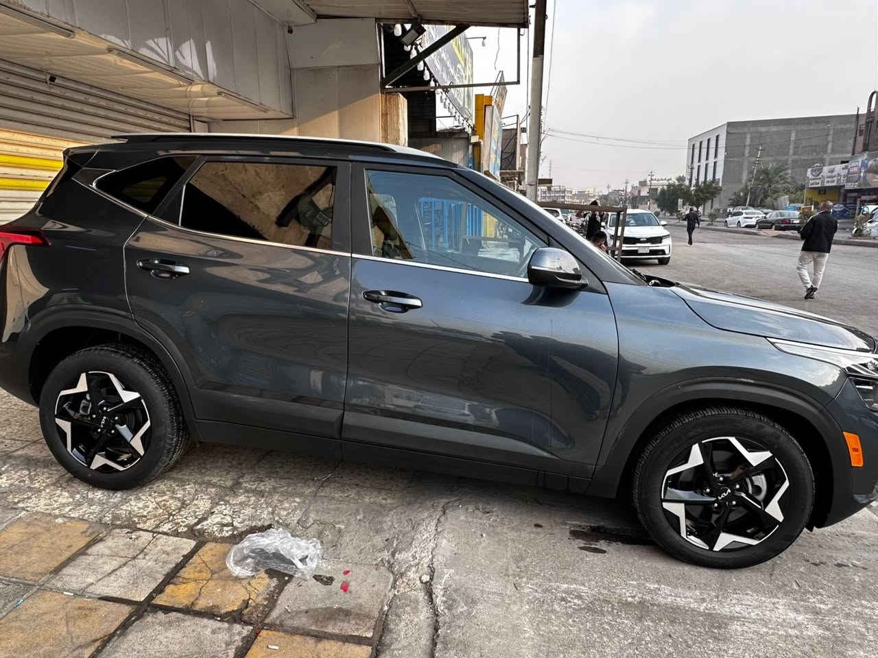 السلام عليكم
كيا سيلتوس  امريكي 
دخول جديد رقم منفيس بأسمي موديل 2024
محرك 2000 دوش

ثلاثه انظمة قيادة نورمل ..سبورت .. سمارت
ماشيه ١٢ ميل!!
بصمة  شاشه متصله كاري بلي
كشنات جلد !!
تبريد شاشه واناره داخليه LED لمس
تجوه خلفيه حاملة اكواب 
رادار امامي 
رادار خلفي 
رادار جانبي نقطة عمياء 
رادار تنبيه عند فتح الأبواب 
توقف ذاتي ….اطفاء ذاتي  في حالة الوقوف  تقليل صرف البانزين 
قيادة ذاتية 
مانع انزلاق
نظام صوت 
تبريد قطعتين خلفي + شاحن تايبسي
اشاير بلمري 
لد امامي خلفي 
الحادث: فقط جاملغ صبغ نفسه عدته صبغته 

مكان السياره بغداد الغديرساحة ميسلون  بدون رقم
السعر ١٦٥ وبيه مجال للشراي
لاستفسار ***********
