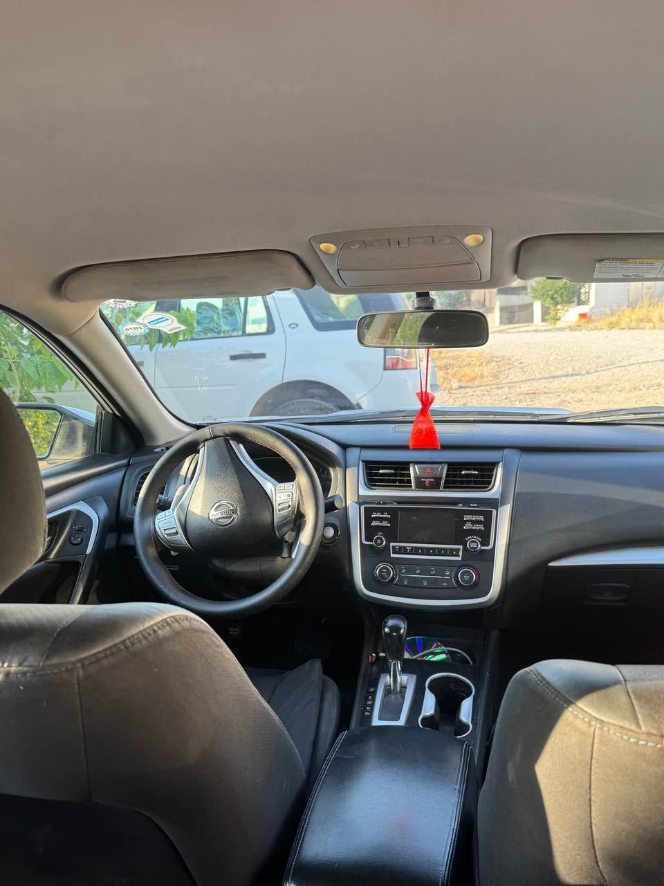 نیسان ئاڵتیما ٢٠١٧ SR فول مواسەفات بەس سڵایت نیە جوار پارجەو نیوی بۆیاخە بێ ناوگرتن بێ ئێرباگ هەزەو سەنەوی تازەیە تەقەو رەقەو گێرو مەکینەی بە شەرت دینار مەسرەفی نیە بێ موشکیلەیە لە سلێمانیم سعری ٩٦ مەجالێکی بەسیت رەقەم تەلەفون *********** السليمانية, العراق
