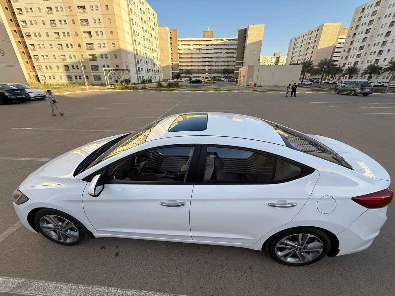 النترا خليجي 2018 مكفول كفالة عامة من البارد والصبغ
رقم بغداد التحويل ثاني يوم
ماشية 132000 كم
فتحة سقف
مري شفط
تحكم ستيرين
قطعتين تبريد
شاشة كبيرة
السعر 152 وبيها مجال بسيط 
مكاني بغداد / مجمع بسماية السكني 
غير متواجد عالفيس
للاستفسار الاتصال على ***********
