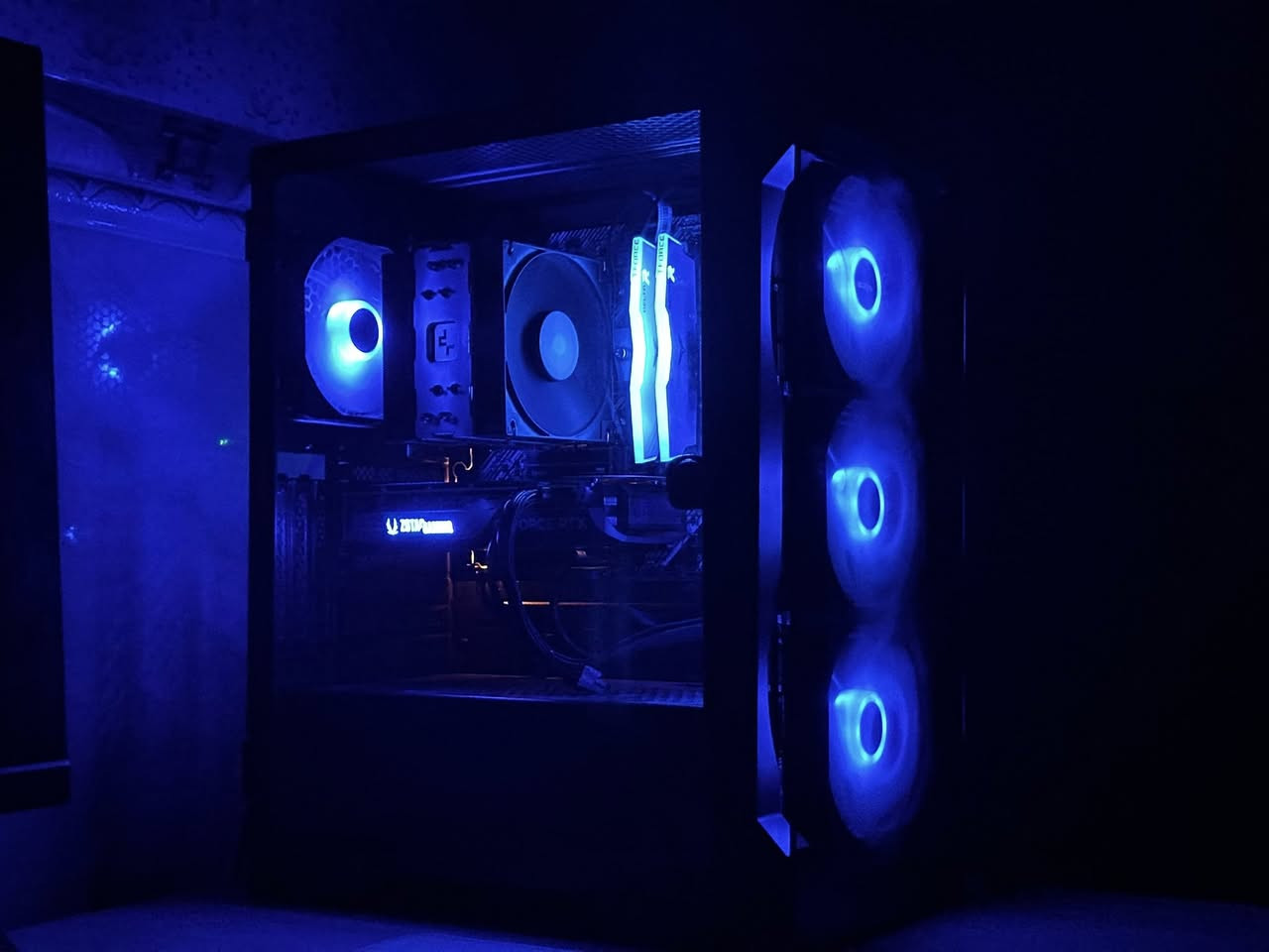 للبیع
Gpu: RTX 4060ti Zotac 2fan 8Gb

Cpu: Ams Ryzen 5500

Cooler: AG400 plus dual fan

Motherboard: ASUS PRIME B450M-A II

PSU: Segotep GP750G 650W 80 plus gold

Ram:T-Force Delta RGB DDR4 16GB (2x8GB) 3200MHz

Ssd:Lexar NM620 M.2 2280 PCIe Gen3x4 NVMe (1TB)

سعر: 1200 و مجال قلیل


**إذا كنت صاحب هذا الإعلان وتريد حذفه لأي سبب، رجاءا أرسل رسالة إلى الدعم الفني**