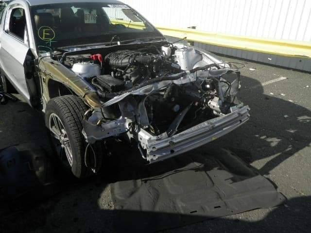 الحلوه للبيع ٢٠١٢ بريميوم
.
محرك٣٧٠٠
السيارة جديده ونصبتها تخبل
حادثها امامي بدون شواصي ولغود
وبالعراق قطعه وحده صبغ جاملغ خلف السايق
السيارة بيها نقوصات بسيطه  
تجي تشوفها اذا مو احلى من الصور لتشتري كلش معتني بيها
.
مكان السيارة اعظمية
سعرها ١١٠ 
.
***********
