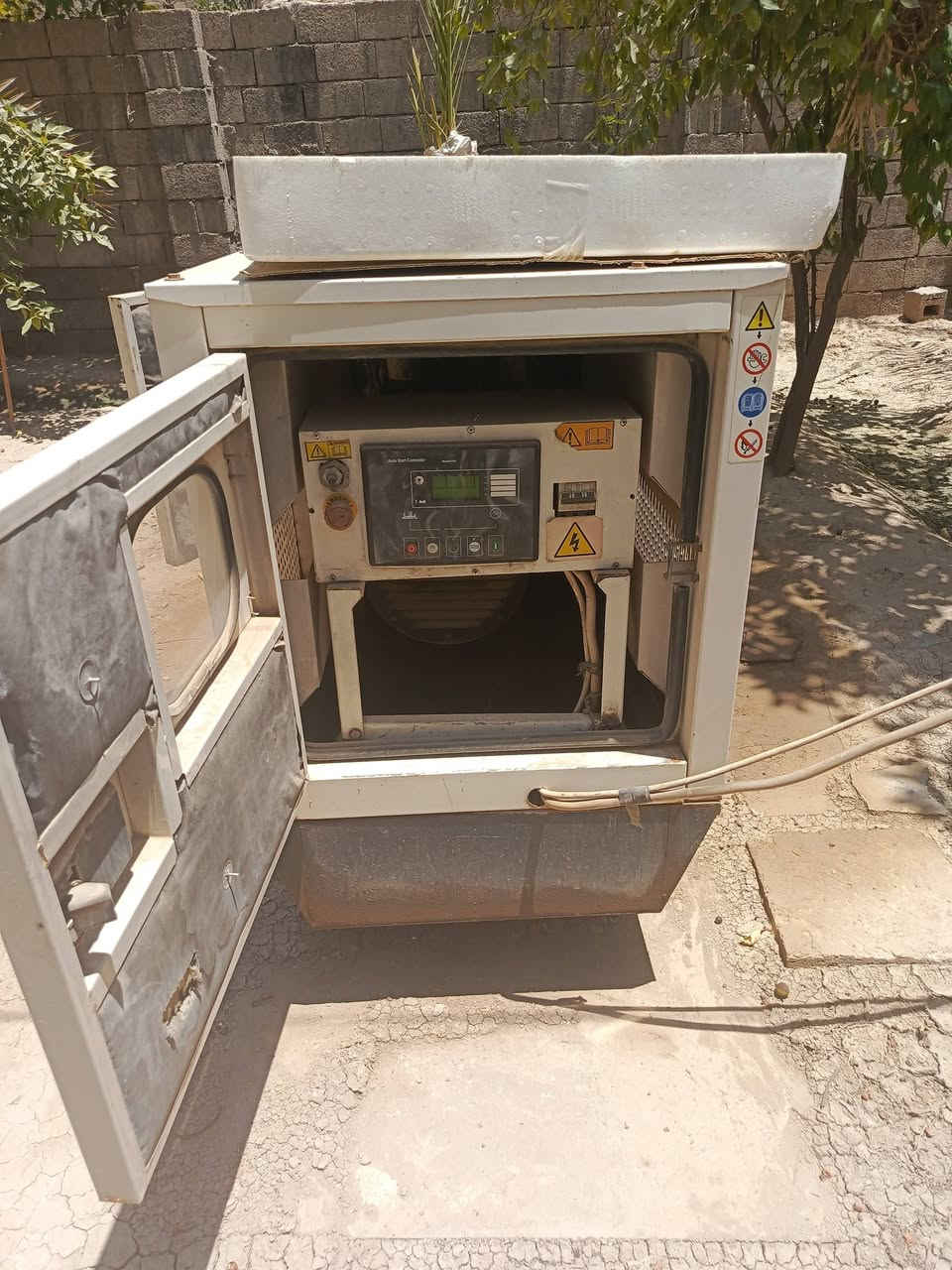 سلام عليكم مولد لستر انكليزي 2 بستم كاز تبريد هوة بلادي بدون فتح السعر 32 ورقة وبي مجال 52 امبير 13kv للاستفسار مراسلة الصفحة او الاتصال ‏‪***********‬‏
