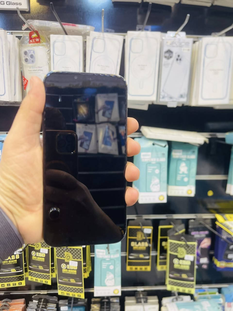 السلام عليكم 🫡
للبيع iPhone 13 pro max 
ذاكره 256 
بطاريه 100‎%‎ مبدله اصليه 
نموذج M 
نضافه 90‎%‎ لون اسود كله شغال الجهاز فقط مبدل شاشه نوعيه حلوه لا شكل ولا شمر ومبدل كامره اصليه فيس ايدي يفتح بس مياخذ الجهاز كله شغال صوت اتصال انترنيت هزاز فرمته مابيه خلل السعر قفل من الاخير 350 الف مكاني بغداد مدينه الصدر رقمي ***********
