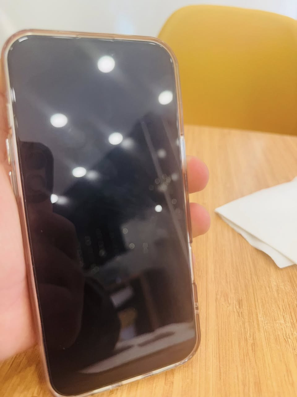 سلام عليكم ايفون للبيع 16برو ماكس
ذاكرة:256

بطاريه97

كامل ملحقات 

جهاز نضيف مستعمل قليل 

السعر:1350 

متواجد ع الرقم ***********
