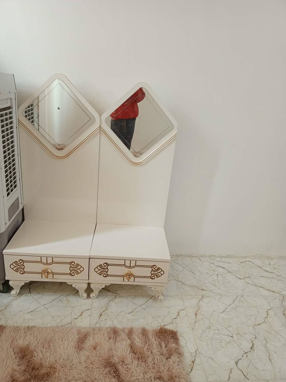 السلام عليكم
ذني كومدي+ميز مرايه+ملحقات الجرابيه. مال غرفه مستعملات شي قليل فقط بس الباب مال الميز ابو المرايه بس شد يحتجاله (السعر خاص)


**إذا كنت صاحب هذا الإعلان وتريد حذفه لأي سبب، رجاءا أرسل رسالة إلى الدعم الفني**