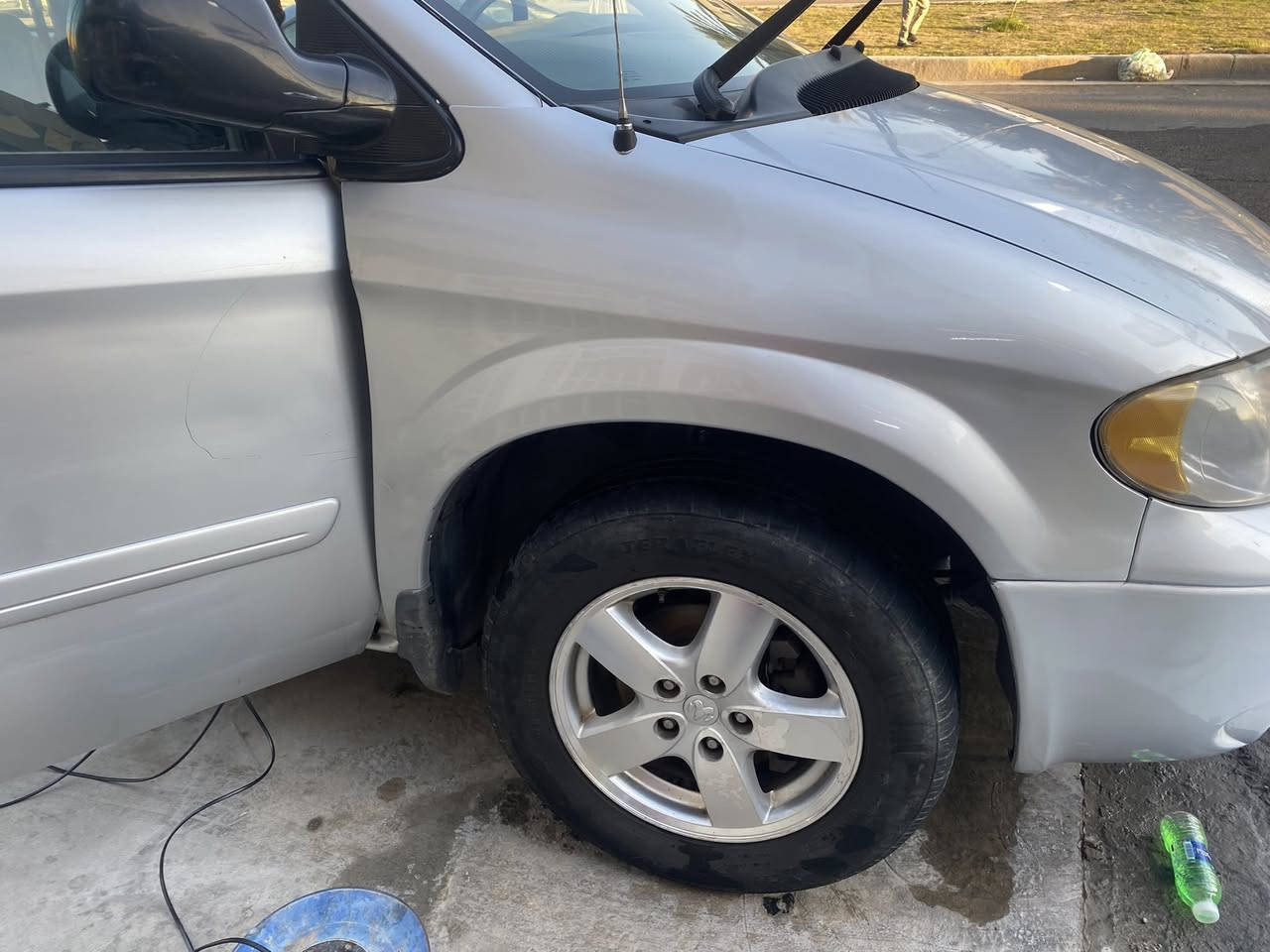 السلام عايكم دوج كرفان 2007 مكينة ٣٨٠٠ بيبان كهرباء تبريد ٣ قطع الطويله السياره مو بتره كشنات بلع السياره بلاديه فقط هاي المكانات ماشره بيها صبغ تبريد وتتدفه شغاله الداخل كلش جدديد السياره ماشيه ١٨٦ الف بيها نواقص شي قليل العنوان بغداد حي جميله السعر ٨٨ ورقه بيها مجال قليل لطيبين التصال *********** بدون مراوس
