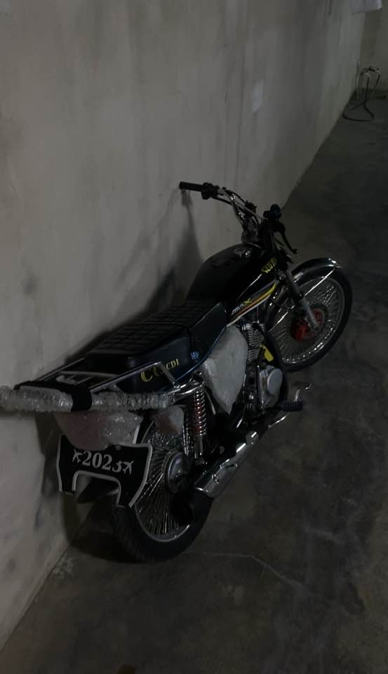 سلام عليكم سونك 23 مامفتوح شرط بجم كامل موجود دراجه مابي اي عيب سعر 540 وبيه مجال شراي يخابرني او يجي خاص مكاني كركوك حي العسكري ***********
