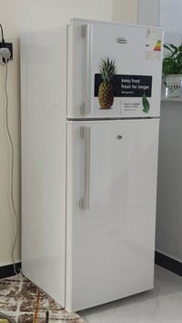 للبيع ثلاجة شينون (SHINON) نوع: بابين (فريزر فوق) اللون: أبيض الحالة: ...