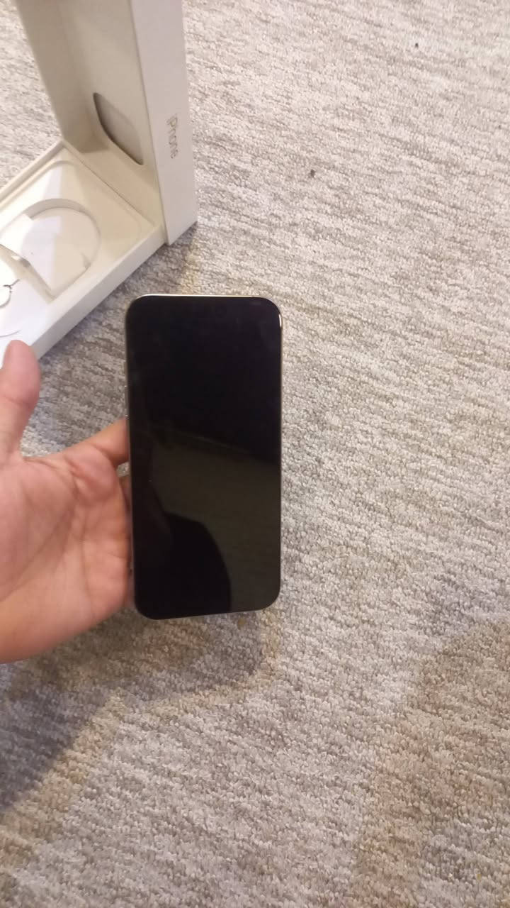 سلام عليكم16 برو ماكس شرق اسوط
الجهاز قبل يويمن اخذته بس شغلته حتى ماشحنه ولا مره  الجهاز تك متوازي ع بيعته ليحب يتفضل واتساب*********** سعره 1 و500قفله
