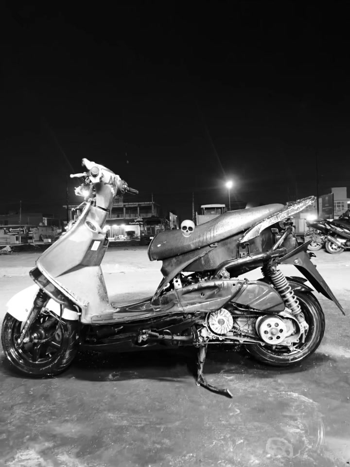 سلام عليكم
سكنس فحل حربيه 
مكينه مكفوله كفاله عامه 
دراجه كابريتر👍🏼
شلعه ومعدل تشك الكاع 
مكفوله من كلشي👍🏼
سعر 425وبيه مجال حك جيه 
رقمي ***********وبي واتساب
