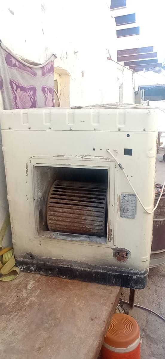 اغراض مناسبة للبيع
مولدة شغالة 40
مبردة نظيفة 70
ميزان فيتنامي الأصلي جديد 30
عربانة حديد ب15
عربانة خشب ب30
القاسم قرب المستشفى 
***********
