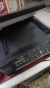 للبيع جديده بالكرتونه السعر 180. 07709058521