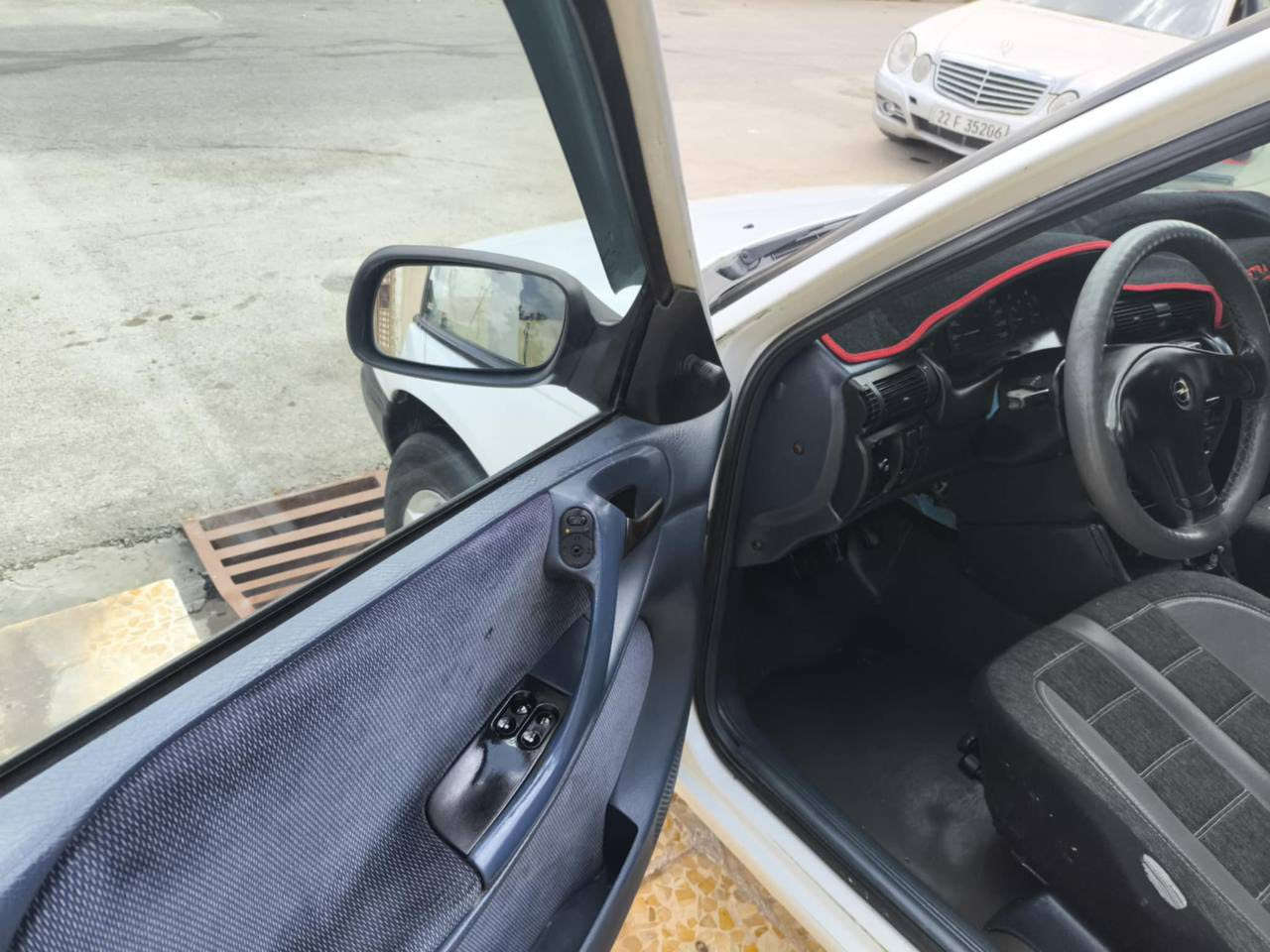 السلام عليكم 

موديل١٩٩٢ 
حجم المحرك١٨ كير ومحرك وطخم شرط 
كوبون بنزين موجود
باسمي تحويل مباشر 
رقم بغداد مشروع وطني 
بيها تبديل جاملغ وتصليح دوائر  فقط
السيارة جديده وجاهزة كلشي بيها جديد

*********** الشراي يتصل ويدلل
