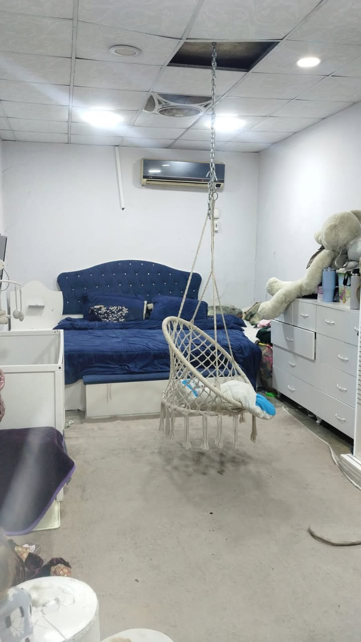 دار رقم للبيع ٢٠٠ م بناء وسط 
غرفتين نوم استقبال مطبخ حار وبارد وصحيات ودرج خارجي وكراج وحديقة 

كركوك 👍🏻 قادسية ثانية قريب من حديقة السلام ومدرسة زها حديد 
    السعر 📌  ٧٥ مليون 

للاستفسار ***********
