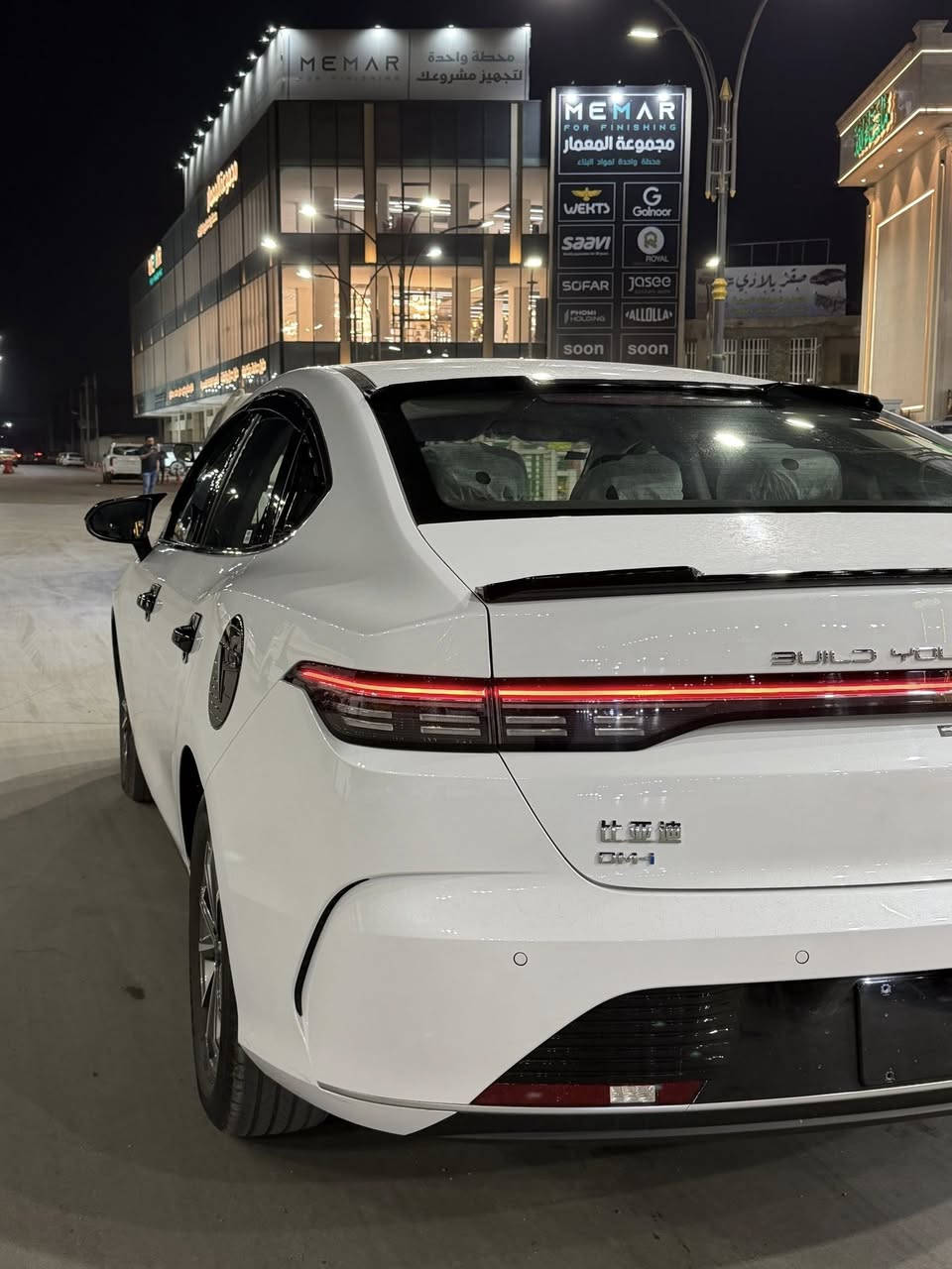 السلام عليكم 
  بي واي دي  BYD دسترويل 2025 التفاصيل ⬇️⬇️⬇️
⬇️⬇️⬇️⬇️⬇️⬇️⬇️⬇️⬇️⬇️⬇️⬇️⬇️⬇️⬇️⬇️
مواصفاتها:
🔥🔥🔥🔥

- شاشة دوّارة  🖥️

-  6 مكبرات صوت 🔊 

- حساسات وكاميرا خلفية 📷

– مثبت سرعة 

– مقاعد جلد ابيض رياضي 💺

-كير ماوس 

-اوتو ستوب

-حساس خلفي 

-كاميرا خلفية دوارة 

-اوتو هولد AUTO HOLD 

-هند بريك بصمه 

-تشغيل السياره بصمه ويا

 كارت ذكي

-لايت زينون 

-لد نهاري LED

-بك لايتLED

-3انضمة للقيادة 

-مانع تزحلق

-مثبت سرعه  Cruise 

-تشغيل عن بعد 

-شاشة ذكية تدعم جميع البرامج 

بيها كماليات 
(مطريات) (كفرات مرايه) (سبايد) (شبقه جامه الخلفيه) 
( كاعيه جلد كامله ) ( تغليف استيرن) (كفرات يدات) 
( نشره داخليه لد ) ( كاعيات) 
حبايب السيارة جدا جديدة بعدها بوضع الوكالة الزيرو ماشيه 250 كيلو صارلها 3 ايام مشتريها وصار عندي ظرف بعدها بدون ارقام فحص مؤقت بسم الشركة مكاني بغدادالجديده وسعر السيارة 19،750،000 دينار عراقي هيه وكمالياتها وعدتها كاملة واسف على الاطالة

للاستفسار الاتصال:***********
