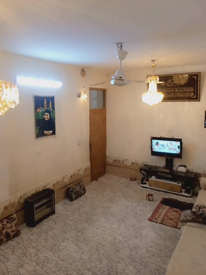 بيت امانة في منطقة في بغداد حي البتول شارع مدرسة الخيرات قرب حوسينية فاطمة الزهره البيت مساحته 100متر طابقين رقم الهاتف *********** غير متواجد على الفيسبوك
