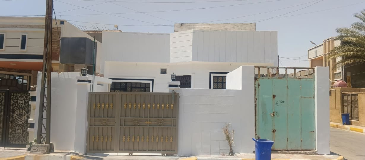 الرمادي التأميم حكم المحلي
مساحه البيت: 200م ركن
: طابو صرف
: طابق واحد
: امامه مساحه خضراء
: نوع البناء بلوك مضغوط
: 2 غرف نوم 
: صاله
: استقبال 
: مطبخ 
: صحيات خارجيه وداخليه 
: كراج
: حديقه صغيره 
: منور 
: محل مثل ما موضح امامكم 
بناء حديث مسكون اقل السنه 
للاستفسار اكثر *********** 
متوفر واتساب فقط
