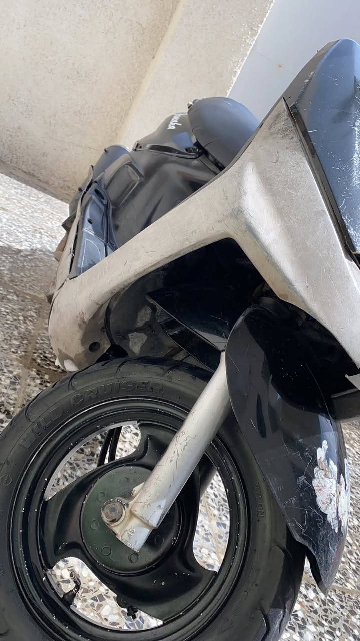 دراجه للبيع سعرها ٣٠٠ وبيه مجال نقص سلف  مكاني بغداد بياع لشراي يتصل ***********
