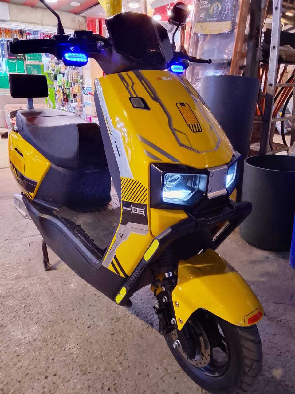 السلام عليكم
دراجه شحن للبيع
موديل 2025
6 باتري
نضامين تشغيل سويج وبصمه
وبيهه قفل نضام سرقه
سرعتهه60
السعر 600 وبيها مجال 
عنواني بغداد الكرخ
للاستفسار *********** واتساب 
*********** اتصال
