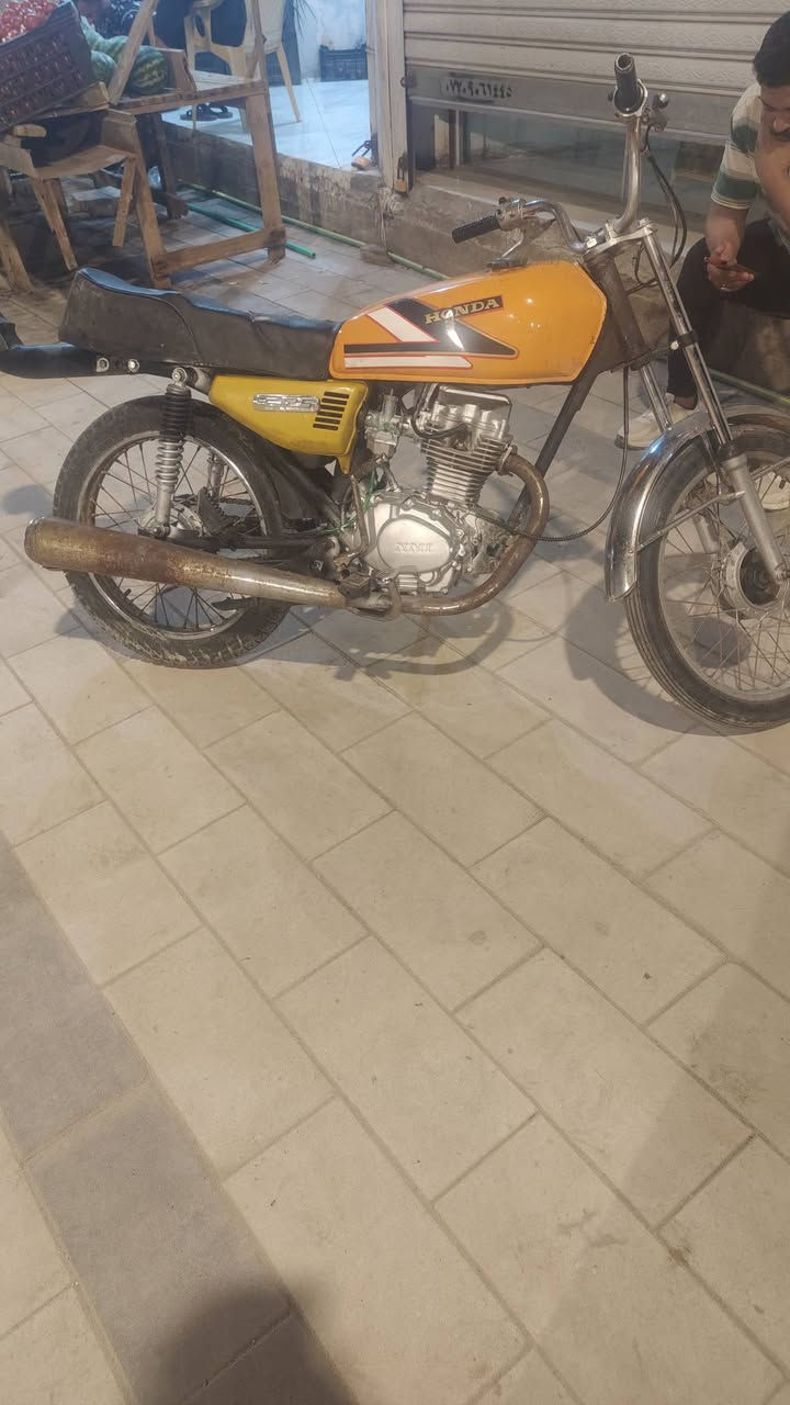 من رخصة الادمن نامه ايراني ادوات
نضيفه شرط الفحص قضاء المدينه بني منصور 
***********0.  السعر 400وبيها مجال
