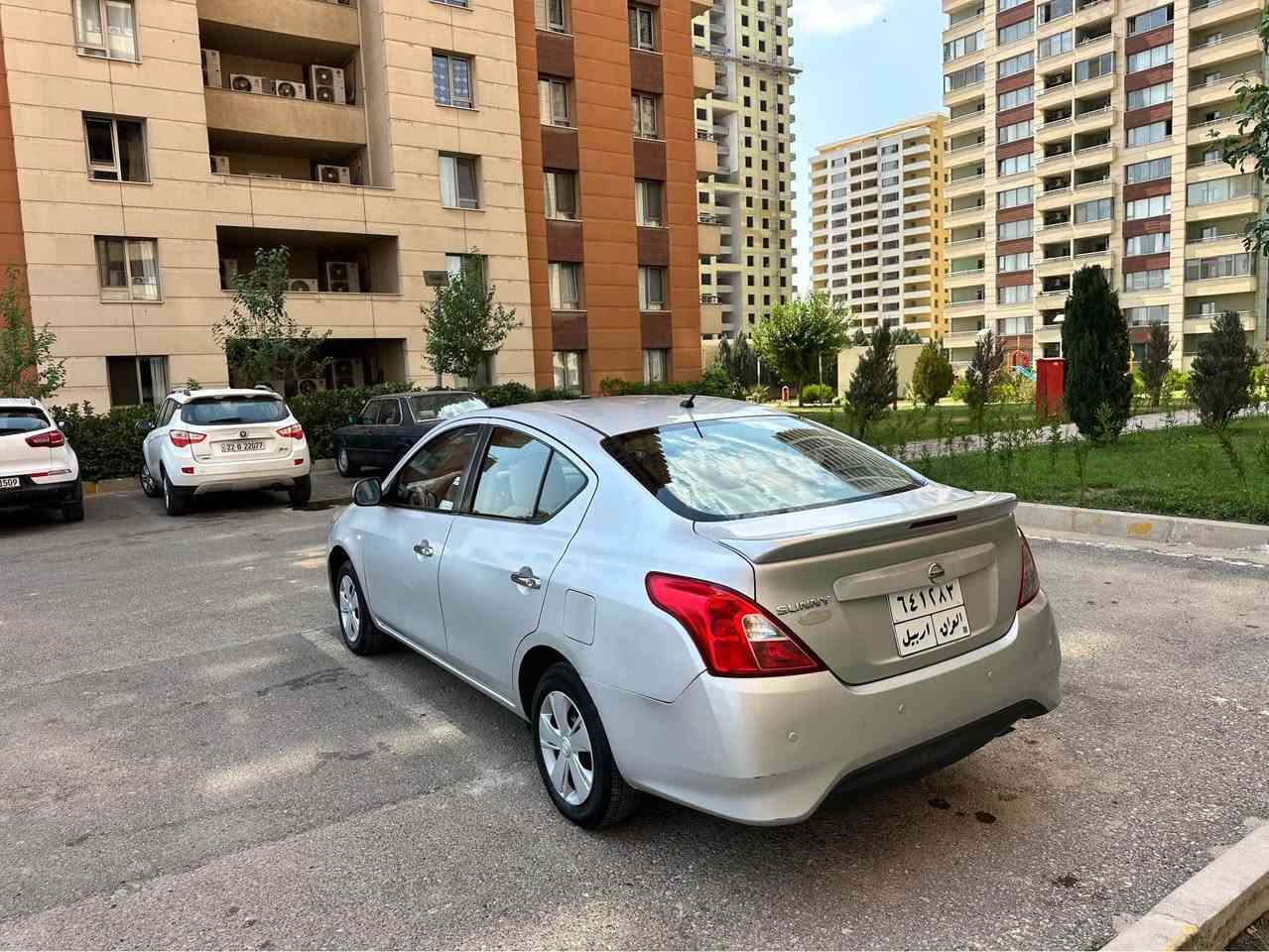 نيسان صني هندي 2019 يه ك جاملغي بيشه وه صبغه. و بستك جاملغي بشته وه ته زره ي هه وليري هه يه 
***********
*********** أربيل, العراق
