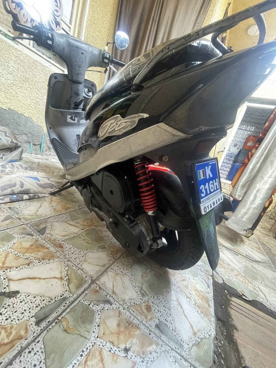 ماكس منغولي كفرات ختم واحد مكينة حلوة شلعة معدل مكفولة نقصها باتري كاعد فقط سعر 425 بيها مجال ***********
