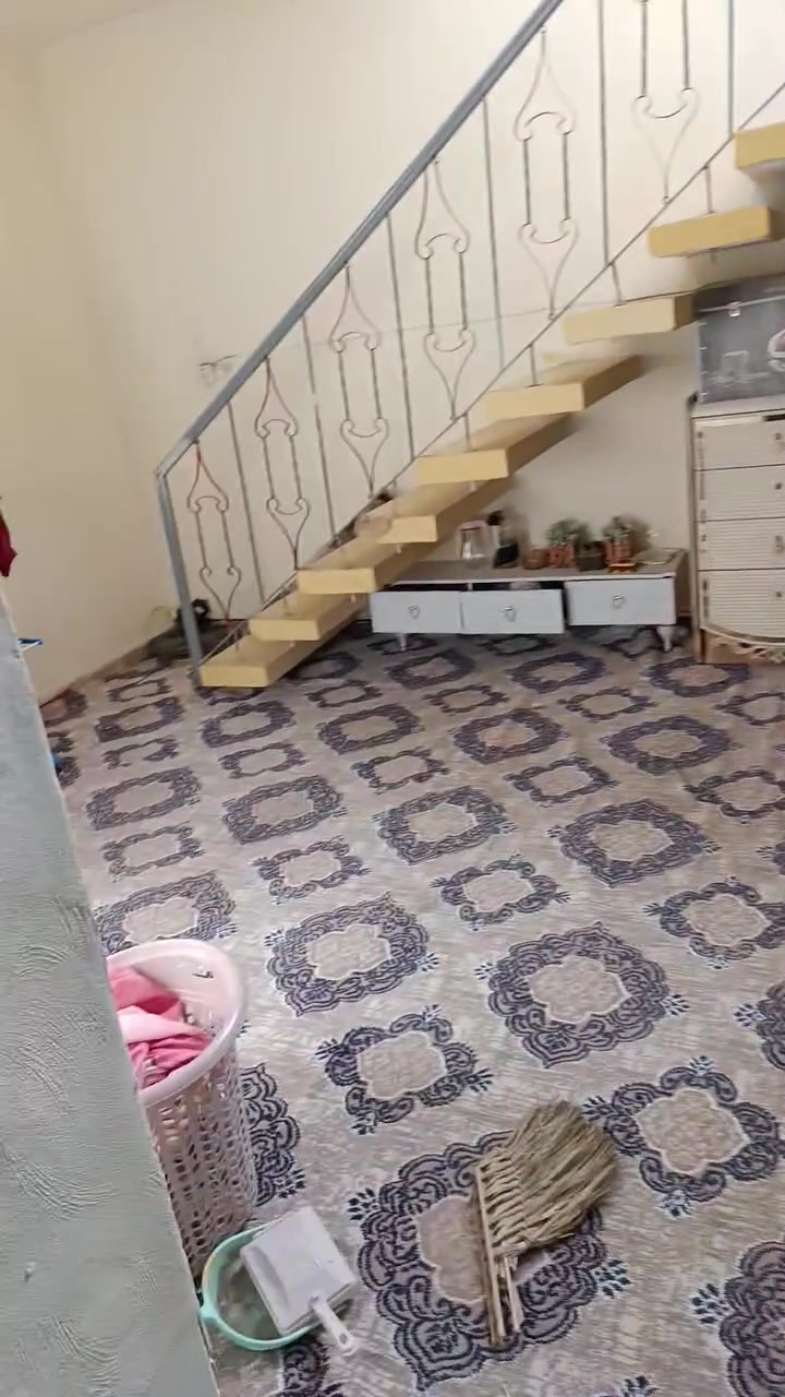 دار عدد 2 لبيع او ايجار  شغل مثل ما اضح بصوره شغل نضيف وخبل
مساحت دار 50 متر تبعد عن شارع العام 50 متر شارع جاهز لتبليط خدمات كامله ماي مجاري كرهباء  يبعد عن لامام 6كيلو فقط في حي رباب عله شارع كربلاء طوريج بسعر 22مليون فقط لستفسار ***********
