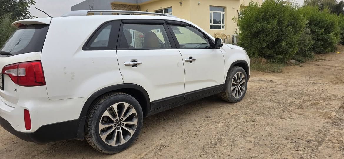 #للبيع
السلام عليكم 

سورنتو 2015 / V6 خليجي نص فول معروفه مواصفاتها 
محرك مبدل طابوكه جديد وكير مكفول ان شاء الله 
مكفوله مع بارد اقل لشبر 
ماشية 185 .
رقم كركوك .
مكاني تكريت 
سعرها 175 قفل 

للأستفسار ***********
