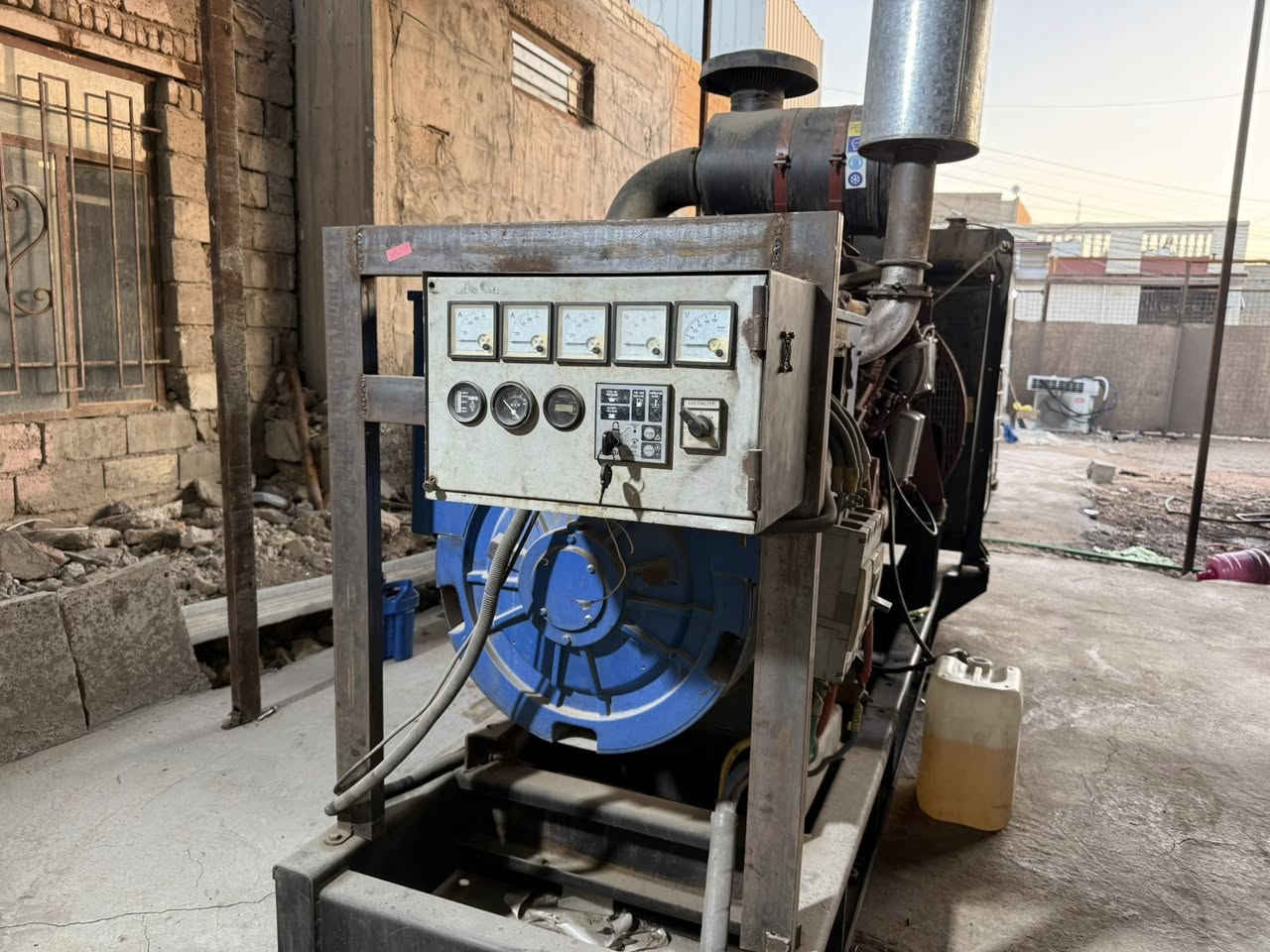 السلام عليكم افيكو 137 بلادي مولد مو طبك محمله 900 توليد لوري سمر 450 كيفي بيها تنقيص سعرها 85 ورقه وبيها مجال مكانها محموديه
***********
