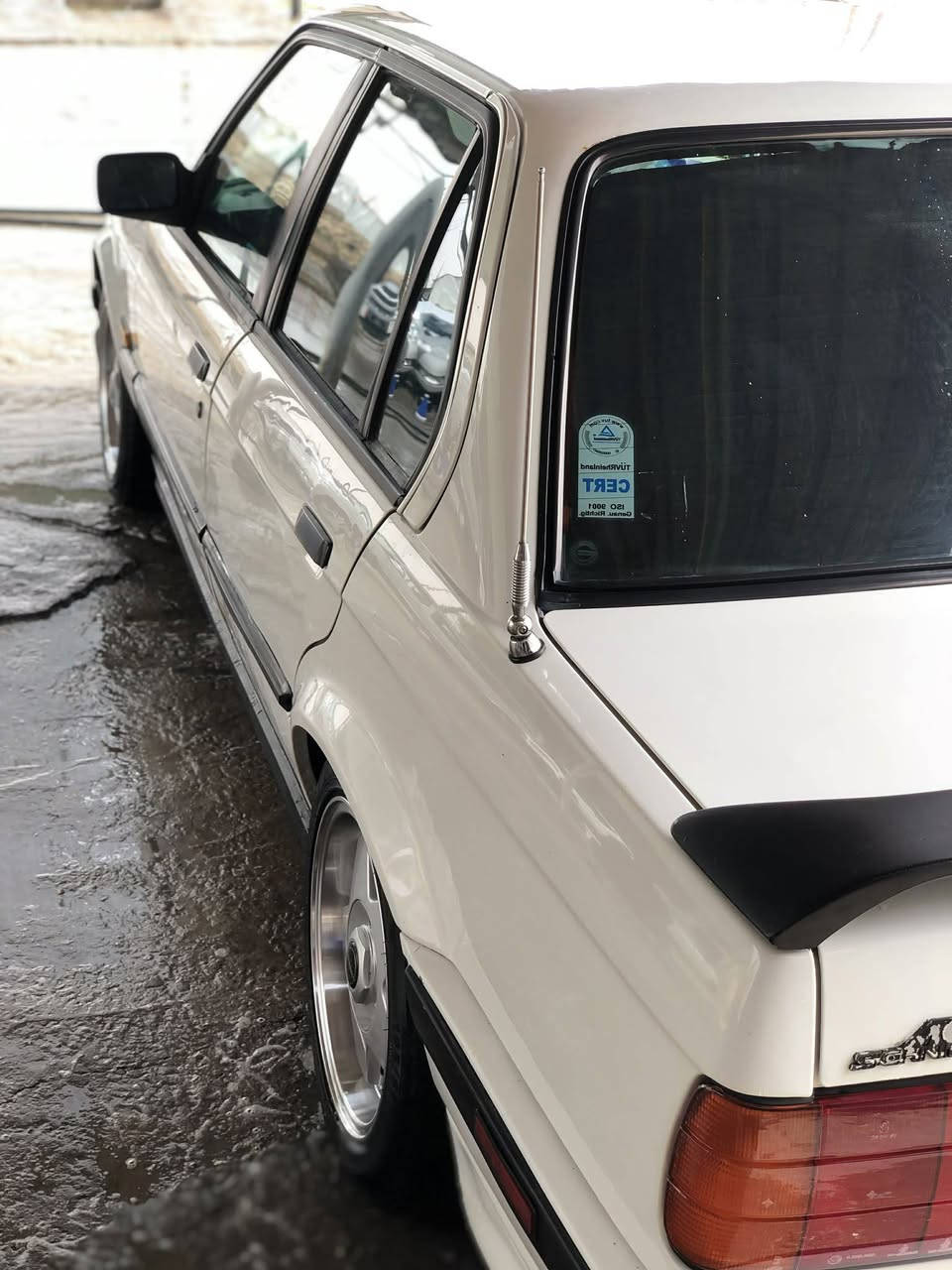 السلام عليكم 
BMW e30 اذا اكو مراوس برينو  نظيفه كير عادي ويفضل مكان ديوانيه ***********
