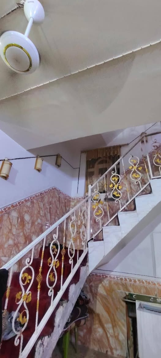 بيع مباشر حي ميسان
المساحه ٢٠٠م
شريط حي ميسان تقاطع شارع البوريات
الفرع المقابل دره مول
بيت طابقين دبل فاليوم السقف صب كونكريت
يحتوي على 4 غرف واستقبال وصالة ومطبخ وصحيات 3  ثنين بالطابق الاول ووحدة بالطابق الثاني
مكاشيف 2
شارع 10
السعر 275 قابل للتفاوض
تواصل 
***********
