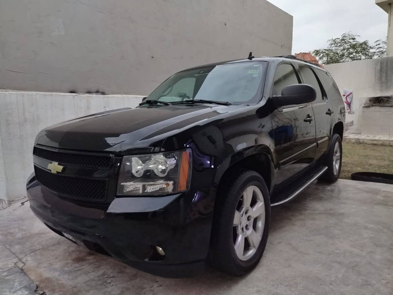 ادوات لو اسود ملكي مواصفات تاهو2013 فول واحد ع واحد كامل (المواصفات 
محرك V8 سعة 5.3 لتر
محركه ينقص
كير كفاله 

دواخل سياحي  

مقاعد كهرباء للسائق والراكب

تدفئة المقاعد

تحكم بالمقود

شاشة مع نظام صوتي

CD / AUX
تبريد أمامي وخلفي

فتحة سقف

تشغيل عن بُعد

حساسات خلفية

كاميرا خلفية 

نظام تثبيت سرعة

تحكم كهربائي بالمرايا

سنتر لوك

جنطه شفط
ABS
نظام مانع الانزلاق
مصبوغه أحزام جماليه 
مصابيح زنون 
السياره مشموله بتسجيل
 الاستفسار اتصل واتساب 
***********
