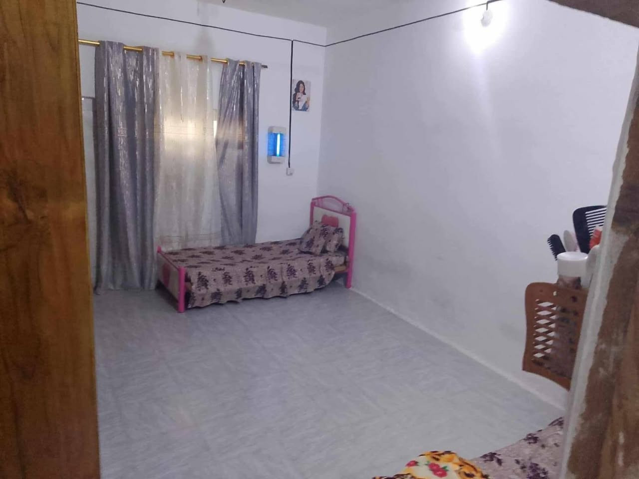 دار للبيع طابقين مساحه ١٠٠متر طابو زراعي سند ٢٥متوفر كافه الخدمات يحتوي على ثلاث غرف نوم البيت جاهز من الدخل العنوان حله تقاطع العلويه شريفه بنت الحسن عليه السلام للإستفسار ***********
