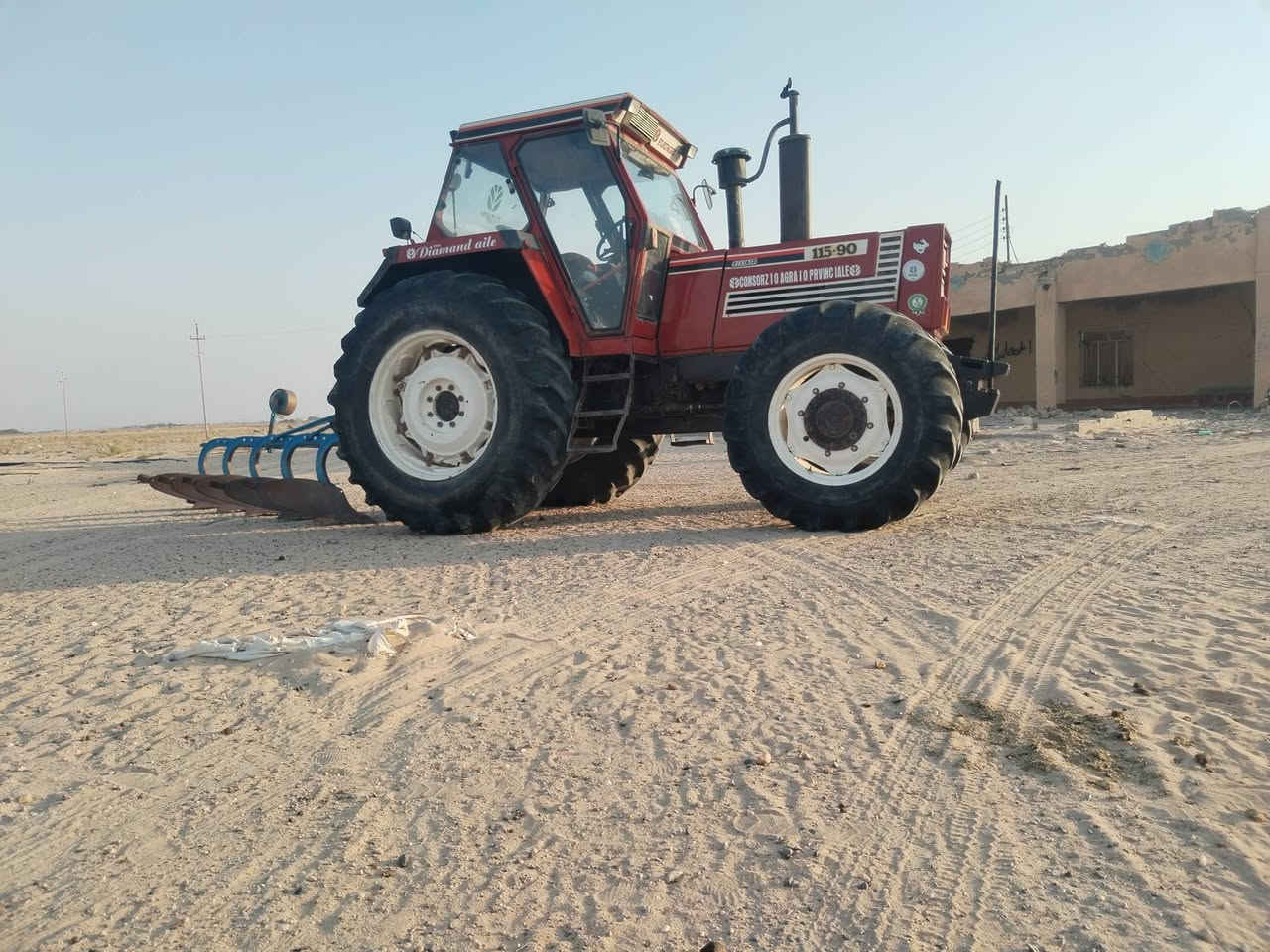 سلام عليكم
مكينه ( تركتر) فيات للبيع
شغاله كلشي شغال بيها
وياها فداني البير حجم ١٤
خرماشة وديجر
السعر ٥٠ وبي مجال
المكان البصرة سفوان
***********
