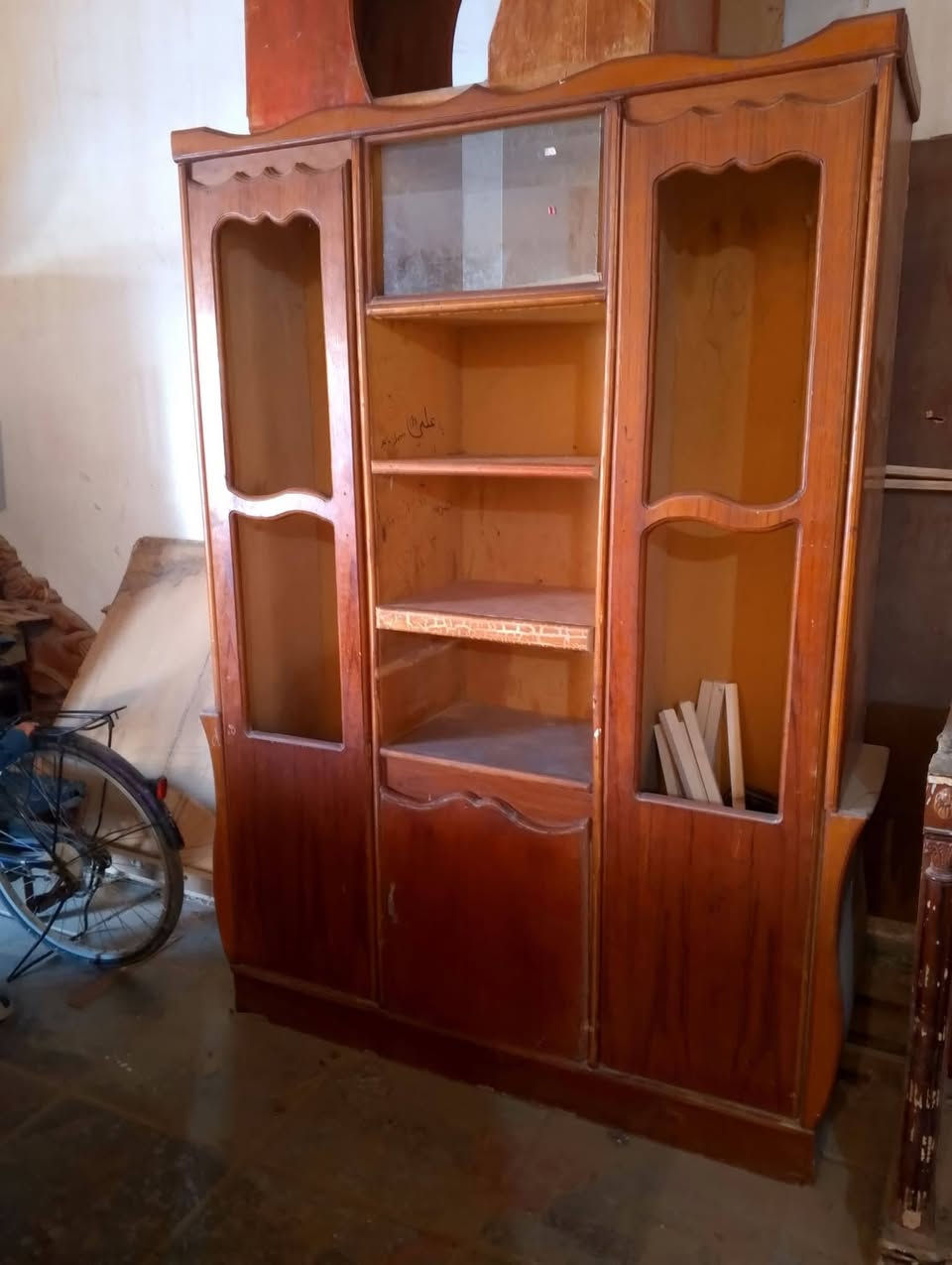 السلام عليكم زوايا كبس صاج في الصاله مون رمادا سعر القطعه 100,000 وبيها مجال المكانغ***********
