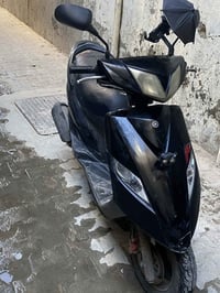 دراجة ثلعب  دراجة نضيفة  سعرها 600 الف وبيها مجال قليل   مكلف بلنشر   ...