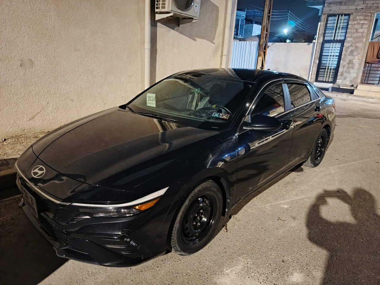 السلام عليكم
فول واحد على واحد 
سياره جديده 2024 ماشيه 56 
سياره كفاله عده باب بدل وباب كلير 
مكاني بصره رقم بصره معوقين 
***********
