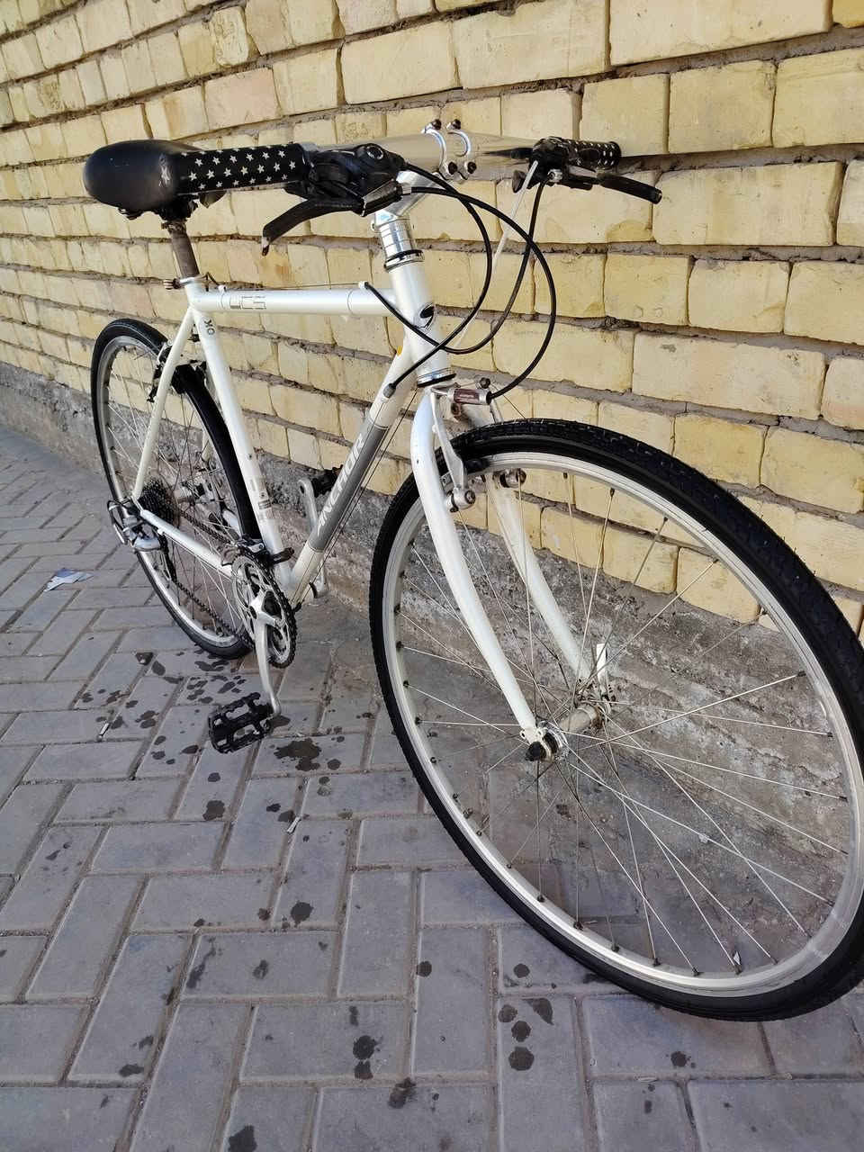 انكَور صناعة يابانية ماركة عالمية  معدن حديد مخفف حجم الاطار 700x35 سستم شيمانو سحب دفع 3x8 ستير وركبة ختم واحد ويا الفريم ماركة أنكور دراجة وضع حاوية كاملة من أي نقص السعر ١٠٠ ألف مكاني بغداد مدينة الصدر يوجد توصيل مكاني ***********
