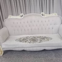 تخم للبيع عشر مقاعد لون اوف وايت السعر ٨٠٠ الف وبي مجال الاتصال على ال...