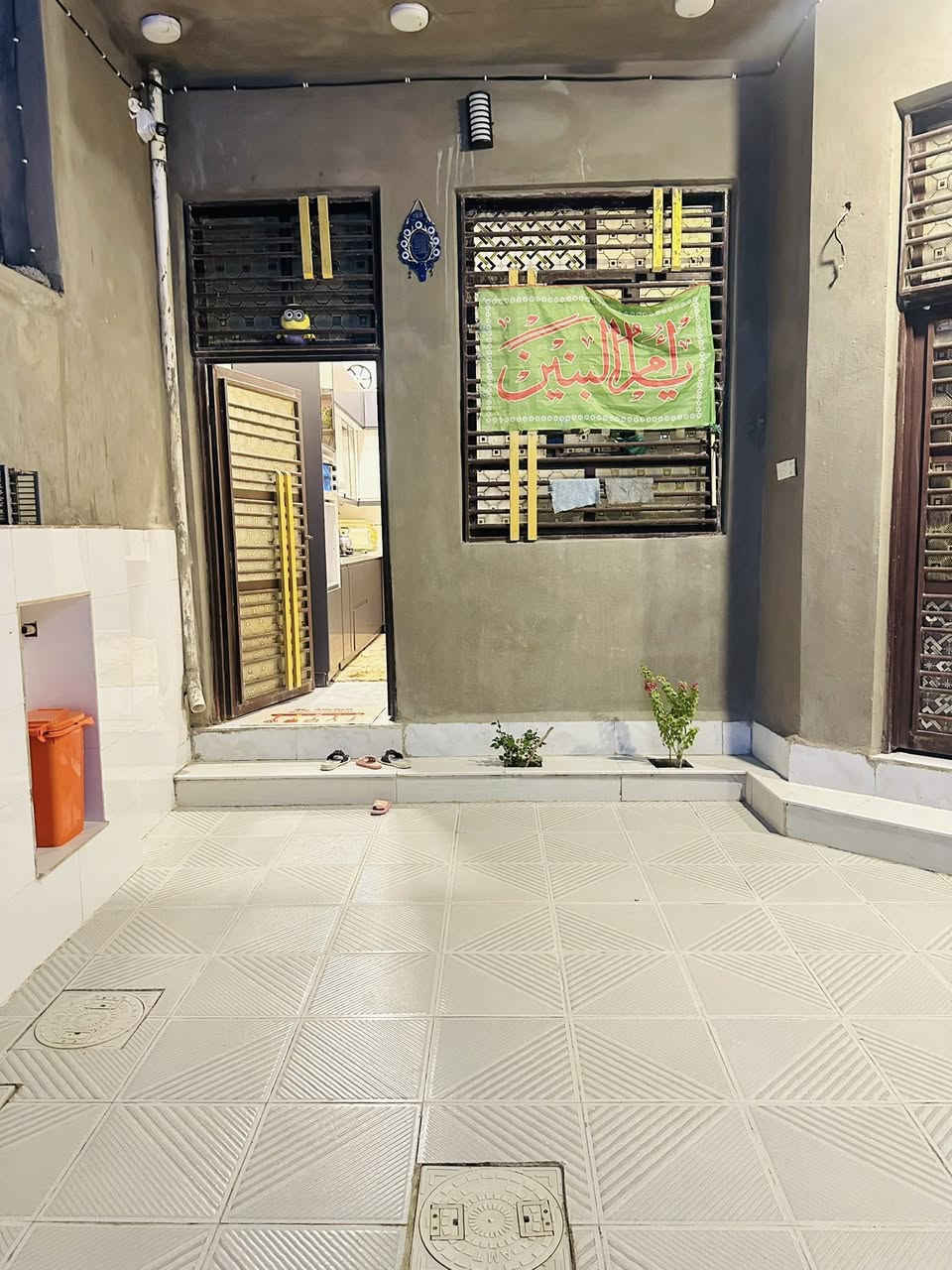 بيت للبيع بناء حديث سنة ٢٠٢٥ مؤثث اثاث درجة أولى في الدغاره هور الجبور المساحه ١٥٠ م يحتوي على غرفة نوم وصاله ومطبخ وحمام داخلي وخارجي واستقبال وطارمه وحديقة وطابق ثاني مبني هيكل وصالة كاملة يباع مع الأثاث البيت مطلوب إسكان ٤٢ مليون للأستفسار الاتصال فقط  ***********
