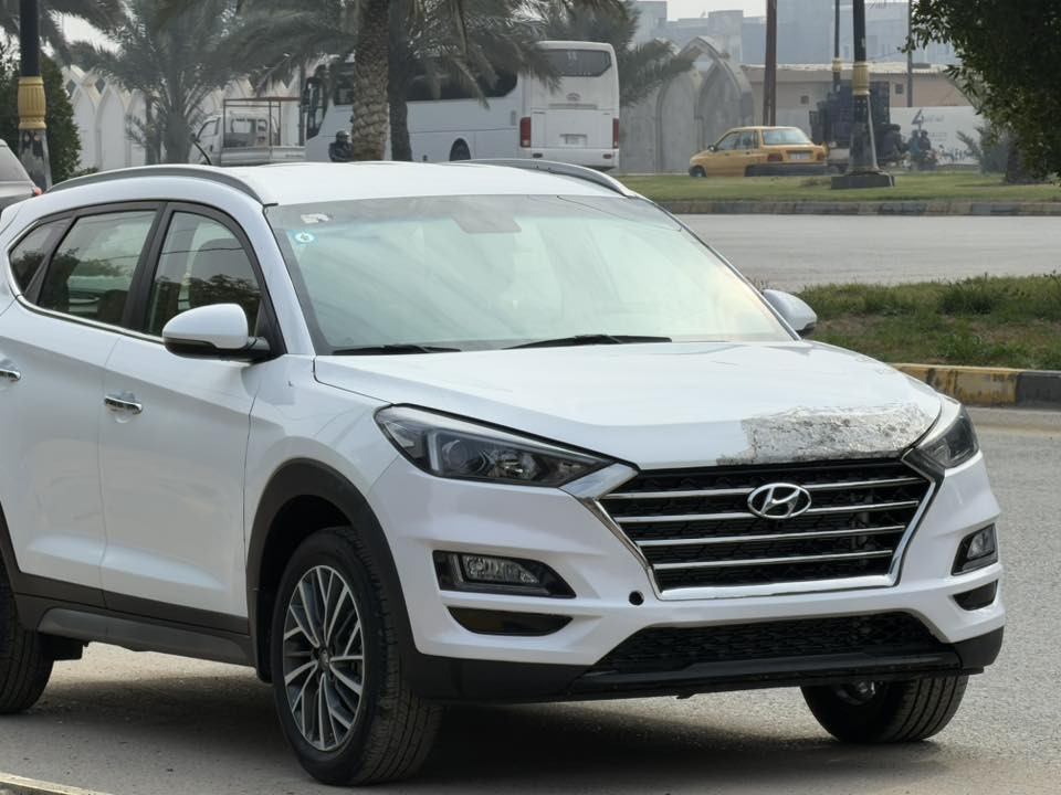 سلام عليكم البيع 

توكسن مديل 2020خليجيه بيه طخه بلبنيد معدل نفسه وبيه طخه زغيره بلباب والبقي كفاله عامه ضربه وصبغ وبارد ومن كلشي السياره كلش جديده وحلوه محرك كير جداد بس بيه الحداديه تعبانه السياره خليجيه شركت الكاصد ماشيه 100الف رقمه بغداد دولي تحويل مباشر السعر 167هاتف ***********
