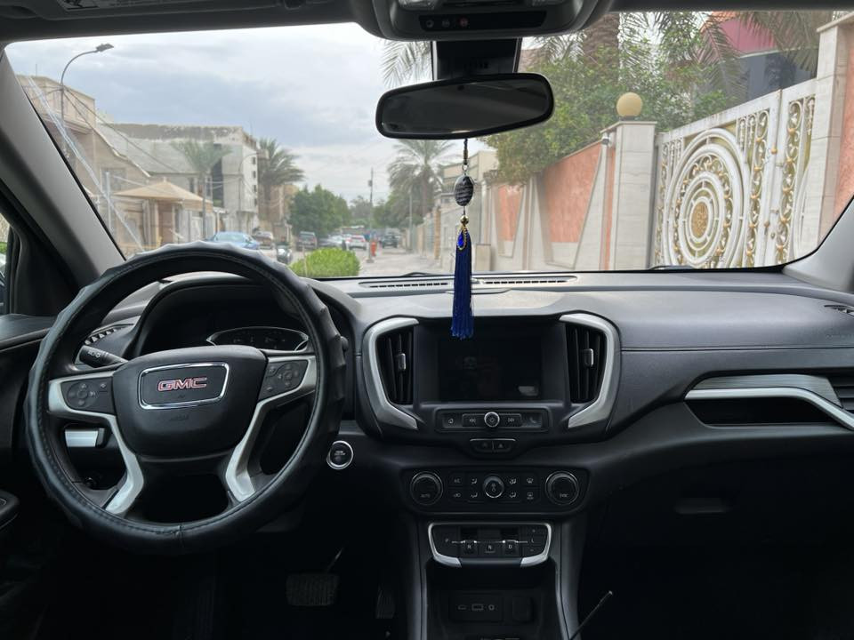 1.نوع السيارة جمسي GMC
2. نوع الماركة :- تيران SLE 
 3. سنة الصنع :- 2022
 4. رقم الهيكل (VIN) :- 3GKALMEV5NL138218
 5. رقم اللوحة:- واسط 
 6. اللون الخارجي :- نيلي 
 7. اللون الداخلي :- أسود 
 8. عدد الكيلومترات :- ٩٣ الف كيلو قابل للزيادة
 9. نوع الوقود :-بانزين 
 10. ناقل الحركة :- أوتوماتيكي 
 11. حجم المحرك :- 1500 توربو 
 12. عدد الأسطوانات :-4
 13. عدد الأبواب :- 4 مع بصمات لاربع بيبان
 14. عدد المقاعد :-4
 15. نوع الدفع :-  امامي 
 16. الحالة العامة :- مستخدم أمريكي 
 17.المواصفات الإضافية ( بصمة تشغيل- دخول ذكي  - انظمة امان - وضعيات قيادة -تحديد مسار - مثبت سرعة -كاميرا -شاشة كبيرة متصل - فتحة سقف بانوراما -سياقة ذاتية - نقطة عمياء جانبية - اشاير مري - رادار محيطي - مقاعد تدفئة - ستيرن تدفئة - وباقي المواصفات المعروفة مثل الويل كب والخ …
 18. الضرر :- طرف الدعاميه الاماميه.
السعر المطلوب ١٦٥ وبيها مجال للشراي مكان السيارة في الكوت
للتواصل 

***********
