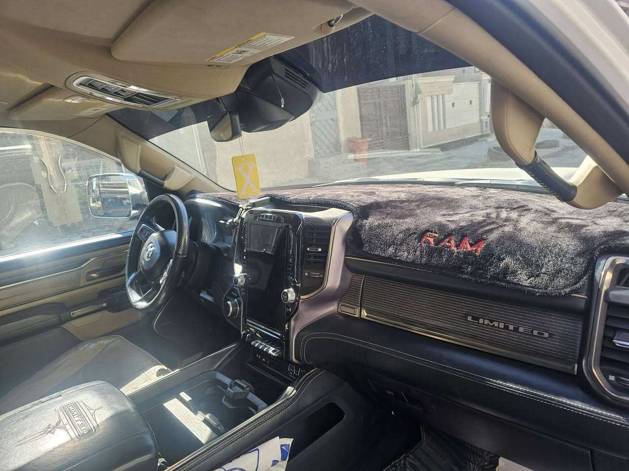 رام لمتد 2019 فول مواصفات شاشه تسله محرك 8 /5700 المرغوب تشغيل عن بعد جكات  دوسات كهربائيه وبيه بعد هواي موصفات السياره شبه الكلين بيه بارد بسيط وطخه بالجاملغ الخلفي بدون دواخل وبدون ارباك كفاله السياره رقم بغداد السعر 315 وبيه مجال ***********
