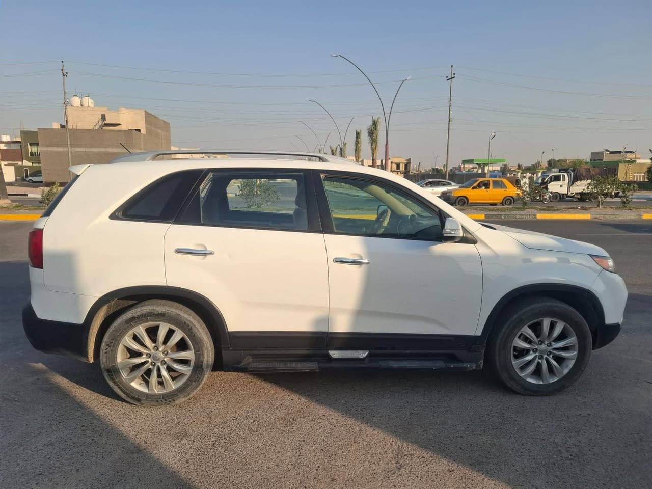 سورنتو ٢٠١٢
ستة سلندر 
سبعة راكب 
ثلاث قطع تبريد 
رقم بغداد بأسمي 
بانوراما 
مكفول من الصبغ بس بي مكانات بارد 
محرك ما مفتوح
***********
مكلف بالنشر 
غير متواجد على الفيس
