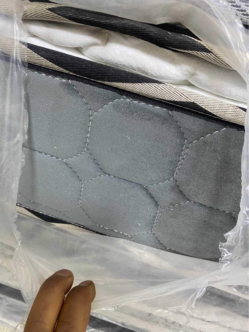 كميه من دواسك طبي 16 دوشك قياس متر و80مترين و80 تركي كميه شلعه وحده واحد على 130 مذيل فرو الرنب الطب*********** معه ضمان 5سنوات كربلاء, العراق
