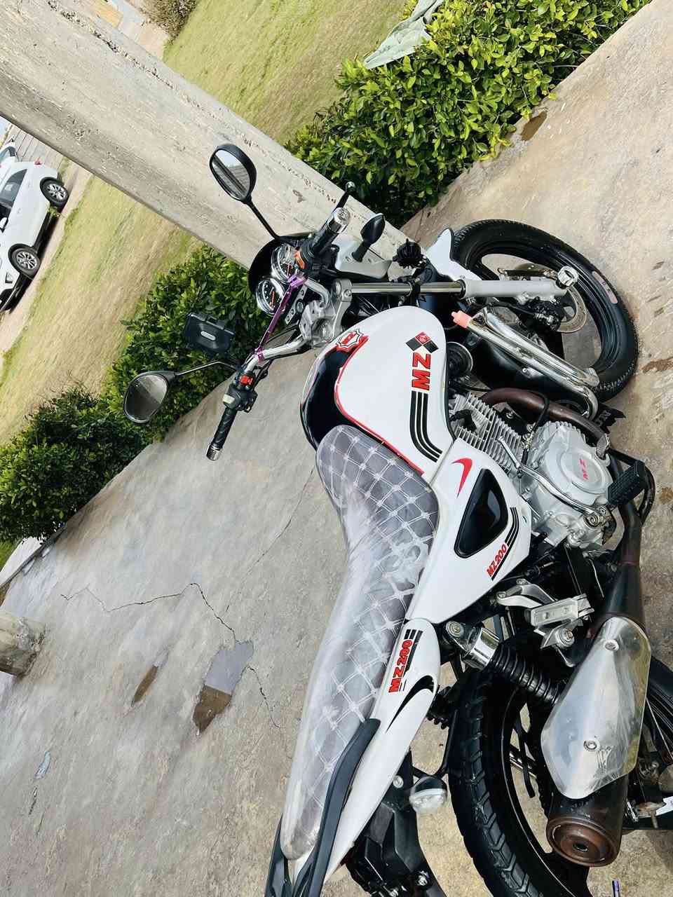 Mz للبيع محرك ٢٠٠ موديل ١٩السعر تصال ع رقم ***********
